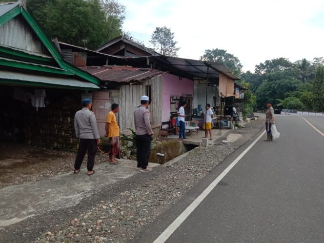 
 Kapolsek Ulaweng Lakukan Patroli Sambang Desa di Wilayah Hukumnya
