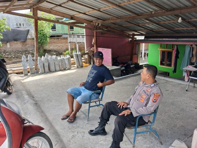 
 Bhabinkamtibmas Polsek Ajangale Sambangi Warga, Ajak Jaga Kamtibmas