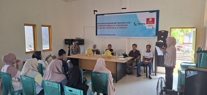 
 Bhabinkamtibmas Hadiri Rapat Tahun Buku 2025 Koperasi Merah Putih