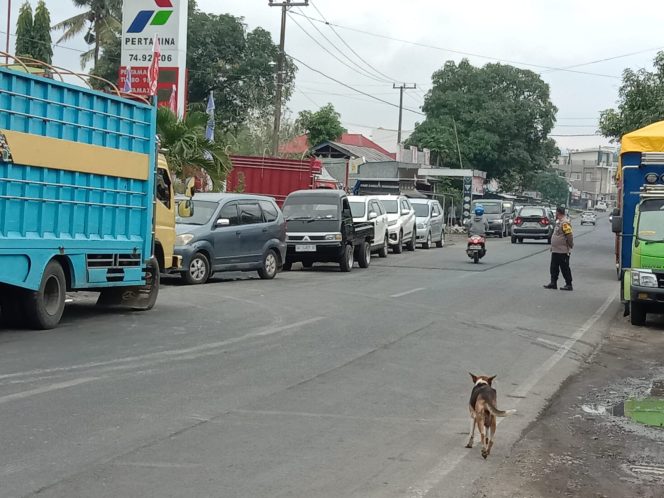 
 Personil Polsek Ulaweng Lakukan Pemantauan di SPBU Pertamina