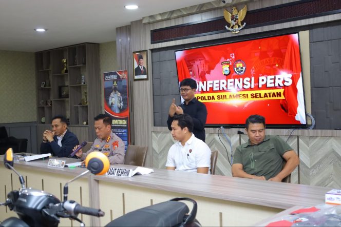 
 Polda Sulsel Gelar Konferensi Pers Ungkap Kasus Curas di Kab. Luwu, Pelaku Ditangkap di Minahasa