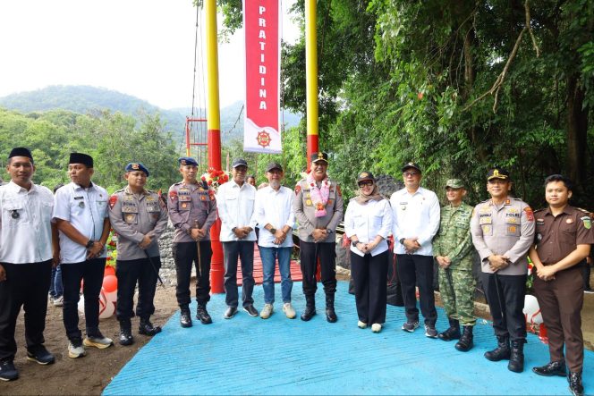 
 Kapolda Sulsel Resmikan Jembatan Gantung Dusun Pakka Desa Nepo Kabupaten Barru, Dukung Aksesibilitas dan Kesejahteraan Masyarakat