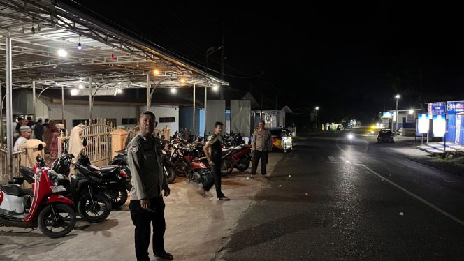 
 ‎Amankan Pelaksanaan Sholat Tarawih, Ini yang Dilakukan Personil Polsek Palakka Selama Bulan Ramadan