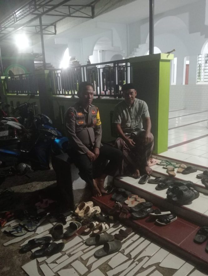 
 Rutin Aiptu Adiwijaya Titip Pesan Kamtibmas  Pada Saat Pam Mesjid Polres Bone