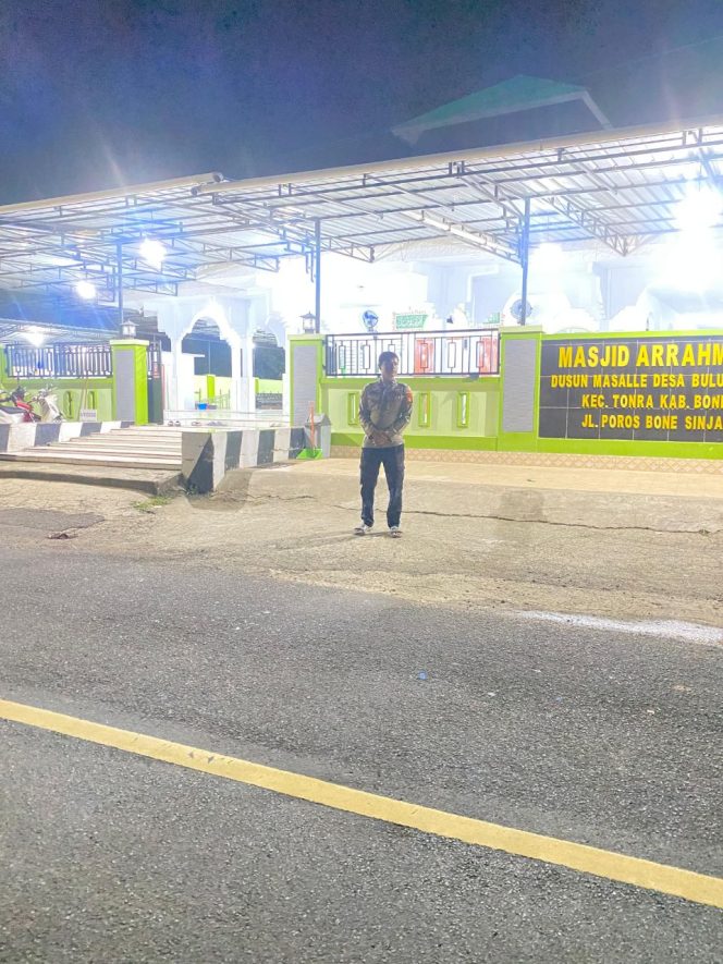 
 Bripka A.Wasil,Lakukan Kunjugan Pada Warga  , Guna Cegah Kriminalitas Polres Bone