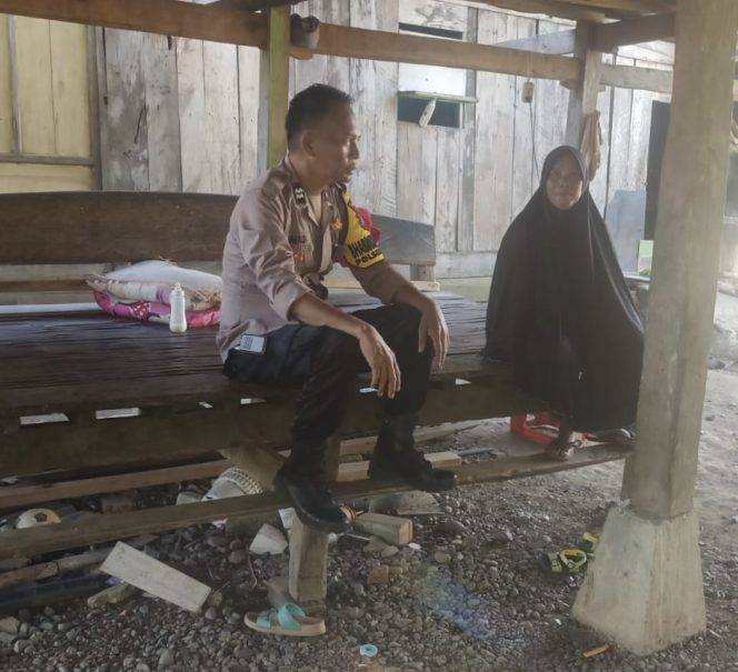 
 Antisipasi Kerawanan Jelang Lebaran, Polsek Mare Intensifkan Patroli Dialogis di Pos Ronda