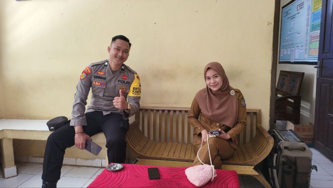 
 Pelayanan Sambil DDS Briptu Sudirman Pada Warga Titip Pesan Kamtibmas ,Polres Bone