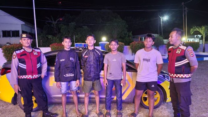 
 Kanit Sabhara Pimpin Patroli Biru ,Malam Hari  Demi Jaga Situasi Kamtibmas Dan Bali  Polsek Tonra, Polres Bone