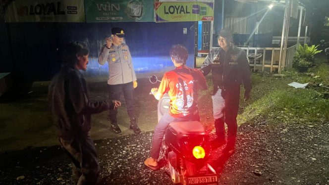 
 ‎Antisipasi Gangguan Kamtibmas, Personel Polsek Palakka Laksanakan Patroli Biru