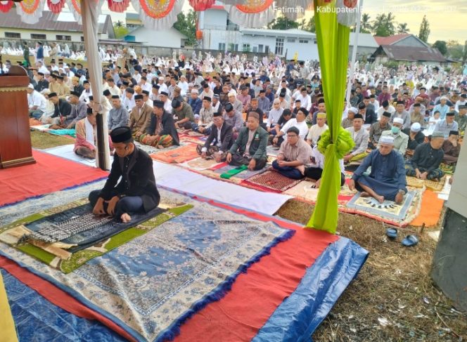 
 Perdana Digelar di Lapangan, Polsek Sibulue Berikan Pengamanan Sholat Idul Fitri