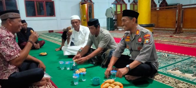 
 Kapolsek Barebbo Baru Jalin Silaturahmi dengan Tokoh Masyarakat