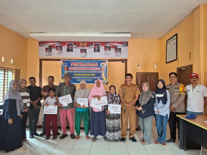 
 Penyaluran BLT-DD di Desa Lampoko, 8 KPM Terima Bantuan Rp900 Ribu