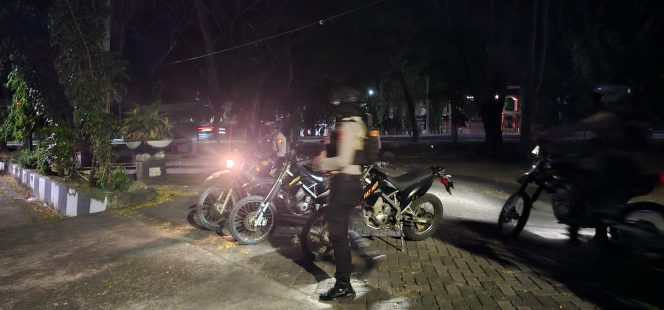 
 Cegah Aksi Balapan Liar dan Tawuran Kelompok, Tim Patroli Presisi Samapta Polres Bone tingkatkan Patroli Blue Light