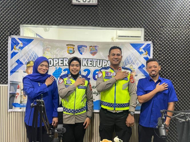 
 Dialog Interaktif di Radio, Satlantas Polres Bone Sosialisasikan Operasi Ketupat