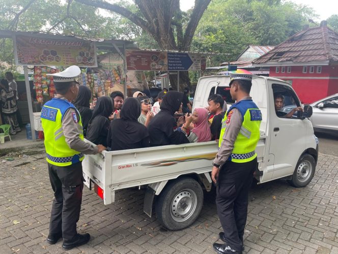 
 Ops Ketupat: Polantas Bone Intensifkan Pengaturan dan Edukasi Keselamatan Berkendara