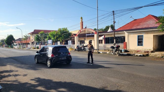 
 Unit Lantas Polsek Tanete Riattang Intensif Atur Arus Lalu Lintas di Bulan Suci Ramadhan