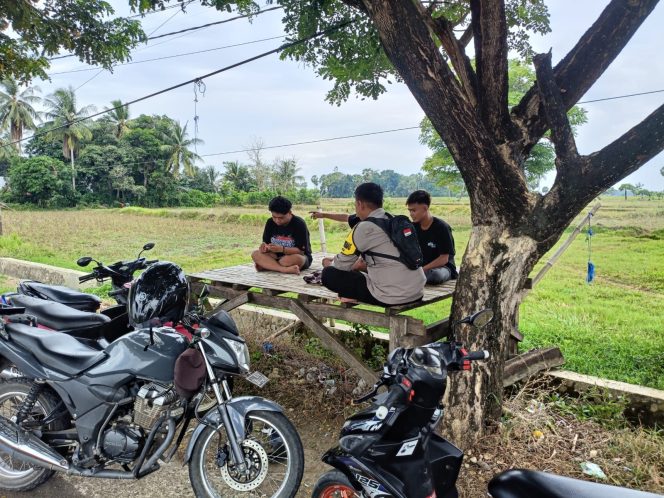 
 Dedikasi Tanpa Henti, Bhabinkamtibmas Aipda Hamdan Aktif Sambang Warga Jaga Kamtibmas Wilayah Binaan