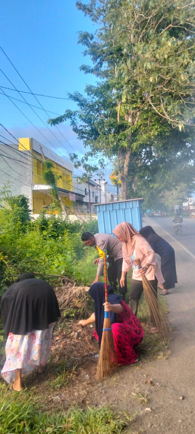 
 Sinergi Tiga Pilar dan Warga, Bripka Sultan Turut Sukseskan Kerja Bakti Lingkungan