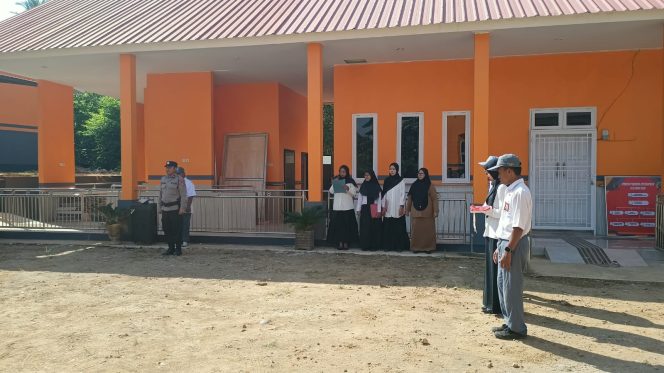 
 Kanit Binmas Polsek Tellu Siattinge Hadiri Upacara Bendera di SLB Rama Bone