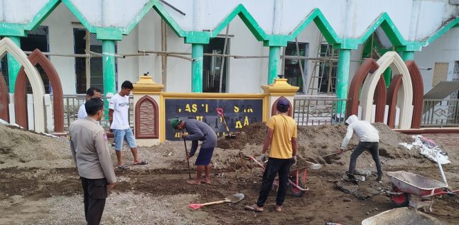 
 Aiptu Andi Rustan Lakukan Sambang dan Berdialog Bersama Warga Kelurahan Tokaseng