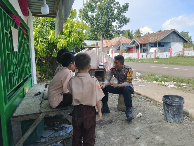 
 Bripka Idrus Membangun Kedekatan dengan Pelajar Melalui Dialog di Wilayah Binaannya