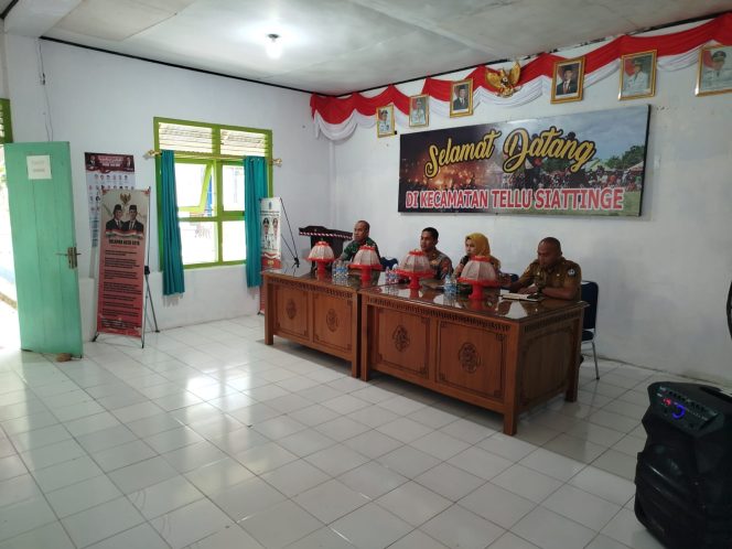 
 Kapolsek Tellu Siattinge Hadiri Rapat Koordinasi Antar Instansi di Aula Kantor Kecamatan Tellu Siattinge