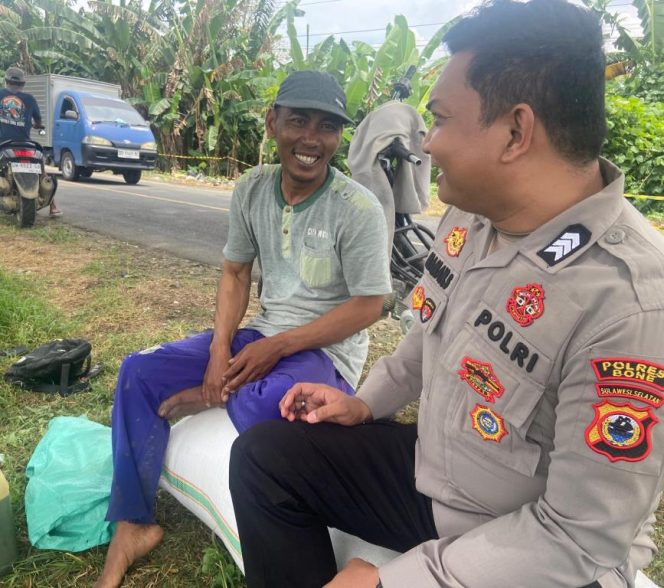 
 Tingkatkan Pelayanan dan Komunikasi di Desa, Brigpol Maman Suryaman Lakukan Sambang Rutin