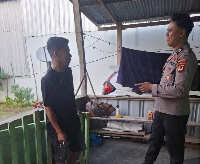 
 Briptu Aswar Wujudkan Kamtibmas yang Kondusif Melalui Sambang dan Dialog Aktif Bersama Warga