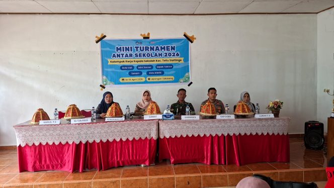 
 Kapolsek Tellu Siattinge Hadiri Penutupan Mini Turnamen Olahraga Antar Sekolah