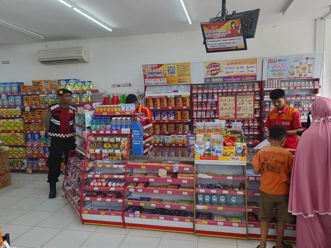 
 Menjaga Kamtibmas Tetap Kondusif, Kanit Samapta Polsek Tellu Siattinge Lakukan Patroli Dialogis