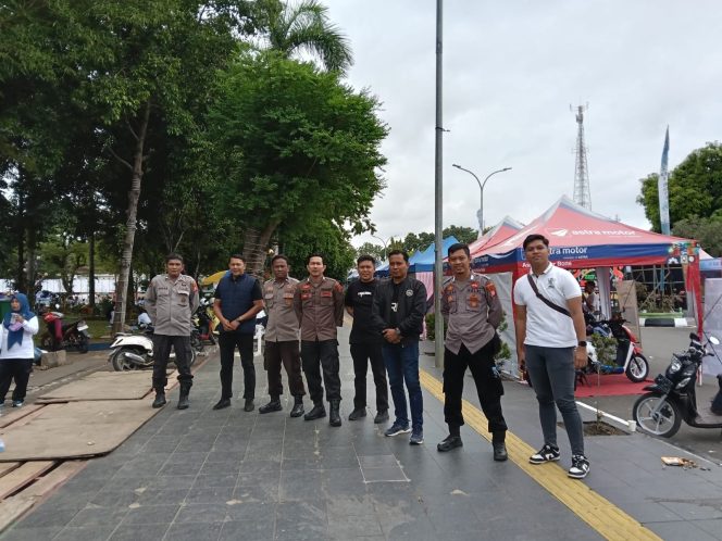 
 Pengamanan Festival HJB ke-696, Personil Polsek Tanete Riattang Pastikan Kegiatan Berjalan Aman