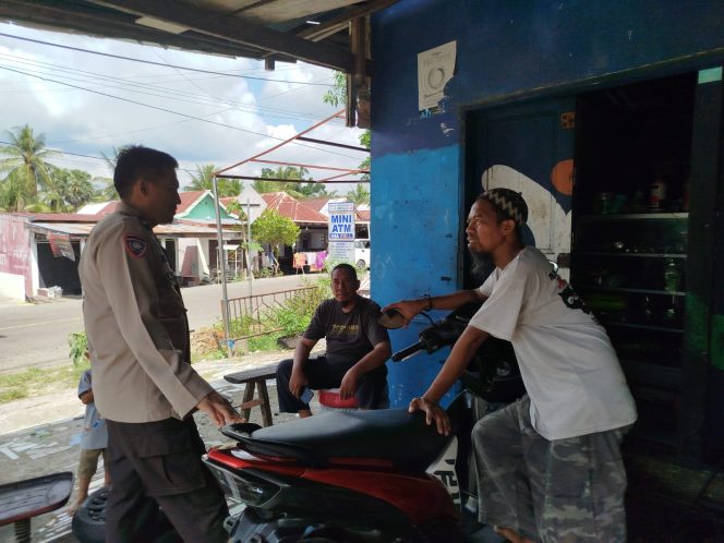 
 Temui Warga dan Berdialog Ringan, Pak Bhabin Ciptakan Suasana Harmonis Melalui Kegiatan Sambang
