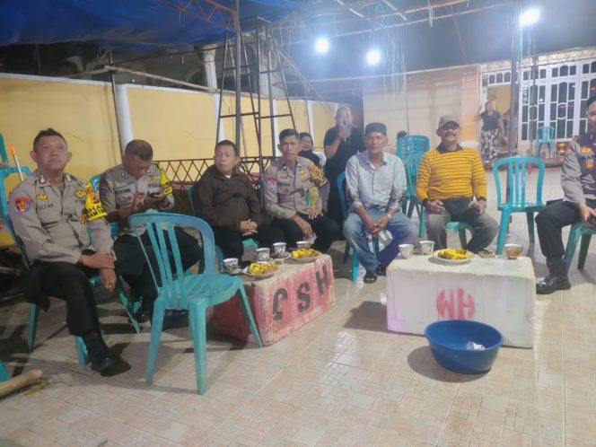 
 Hadir di Tengah Masyarakat, Polisi Amankan Acara Pernikahan di Kelurahan Lonrae