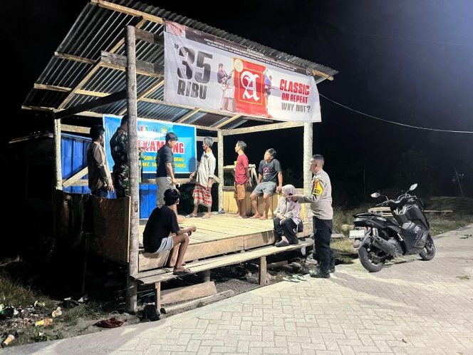 
 Bhabinkamtibmas Kelurahan Biru Ajak Warga Aktifkan Pos Satkamling Demi Keamanan Lingkungan