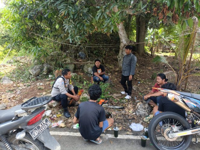 
 Tak Kenal Waktu, Aipda Hamdan Rutin Sambang Warga Demi Ciptakan Kamtibmas Kondusif