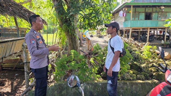 
 Sambangi Warga Pao Pao, Bripka Andi Rusman Perkuat Kedekatan Polisi dan Masyarakat