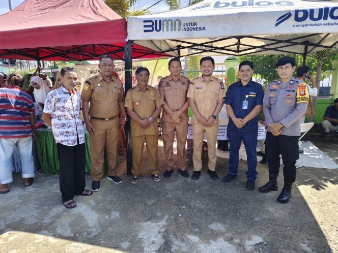 
 Jaga Ketertiban Masyarakat, Bripka Tenri Lesang Pantau Langsung Pelaksanaan Pasar Murah