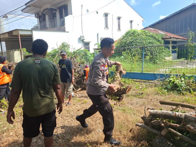 
 Jumat Bersih di Cellu Rilau, Brigpol Imam Fathul Rahman Bersama Warga Wujudkan Lingkungan Bersih dan Sehat