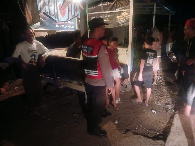 
 ‎Personel Piket Polsek Cenrana Lakukan Patroli, Ajak Warga Jaga Kamtibmas