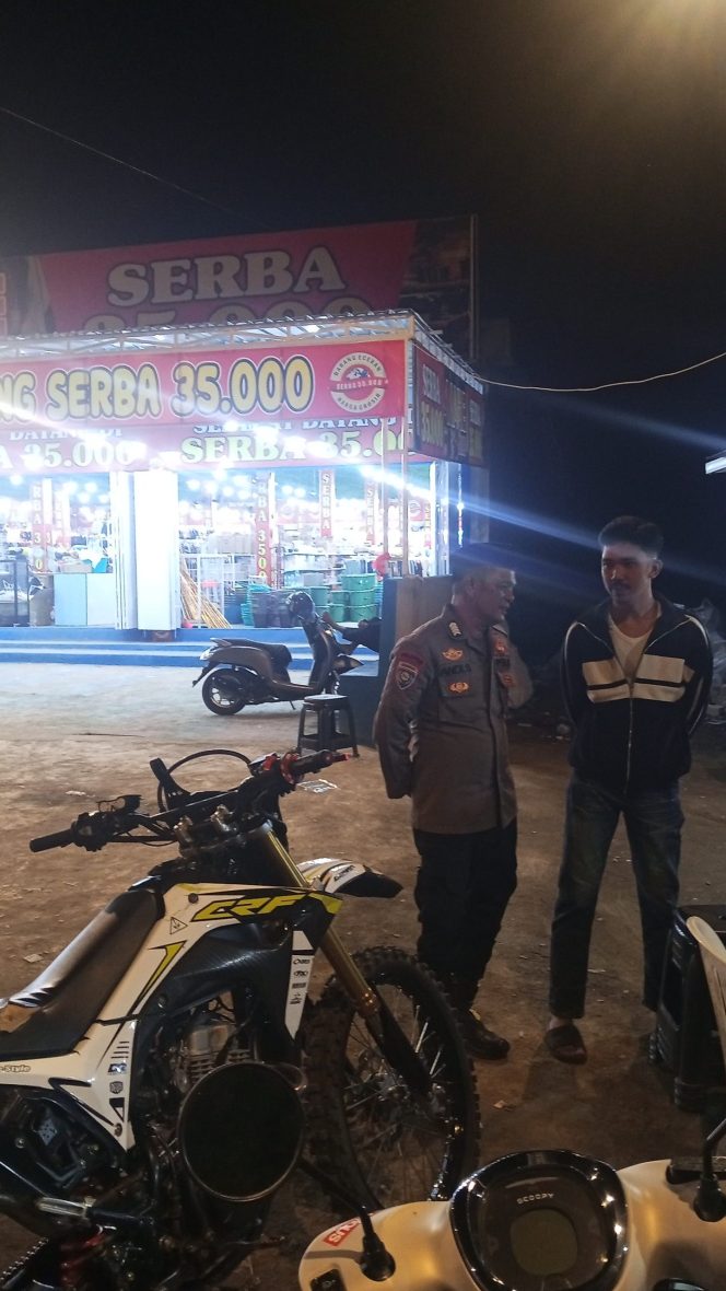 
 Amankan Area Usaha, Polsek Mare Polres Bone Patroli Malam ke Perkantoran dan Pertokoan