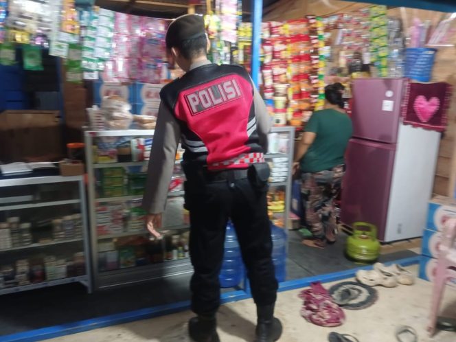 
 ‎Lakukan Patroli, Unit Samapta Polsek Cenrana Berikan Imbauan Ajak Warga Jaga Kamtibmas