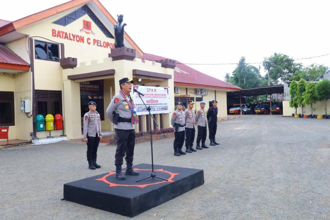 
 Pengarahan Kapolda Sulsel kepada Personel Brimob Yon C Pelopor, Tegaskan Komitmen Pengabdian kepada Masyarakat dan Negara