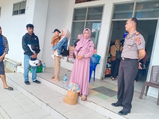 
 Padat Penumpang, Kapolsek Pantau Langsung Kondisi Penumpang Diatas Kapal Ferry