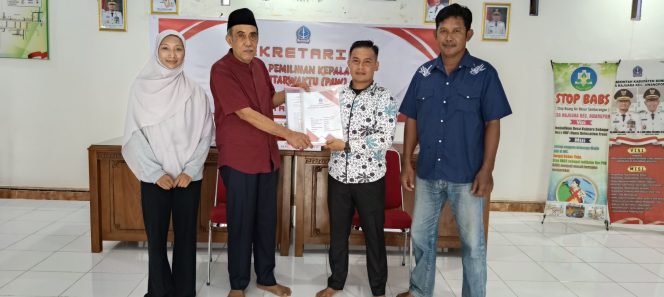 
 Pemantauan Pendaftaran Calon PAW Kepala Desa Kajuara oleh Polsek Awangpone