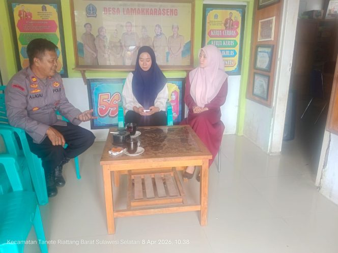 
 Patroli, Kapolsek Imbau Warga Jaga Lingkungan Serta Beri Pesan Pesan Kamtibmas