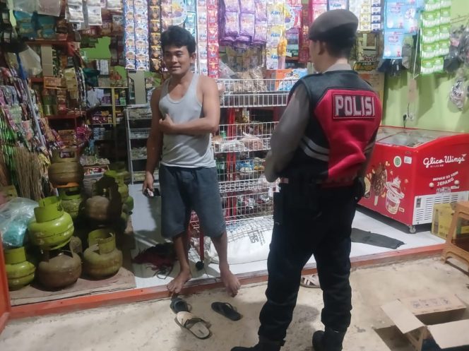 
 ‎Berikan Rasa Aman Kepada Warga, Unit Samapta Polsek Cenrana Lakukan Patroli Di Malam Hari