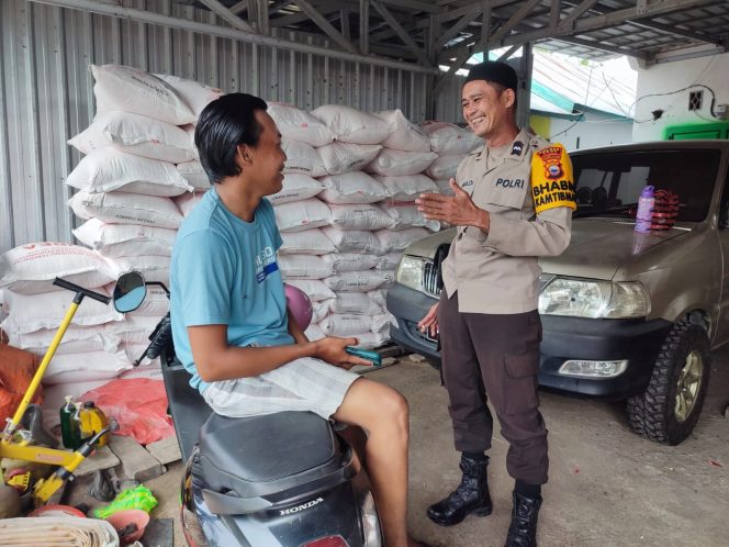 
 ‎Melalui Patroli Dialogis, Bhabinkamtibmas Polsek Cenrana Pantau Situasi Kamtibmas Di Desa Binaannya