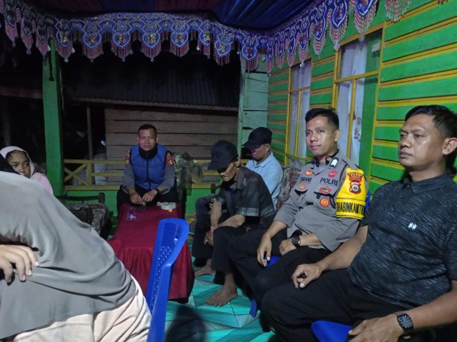 
 Polsek Awangpone Laksanakan Pengamanan Pesta Pernikahan di Desa Cumpiga