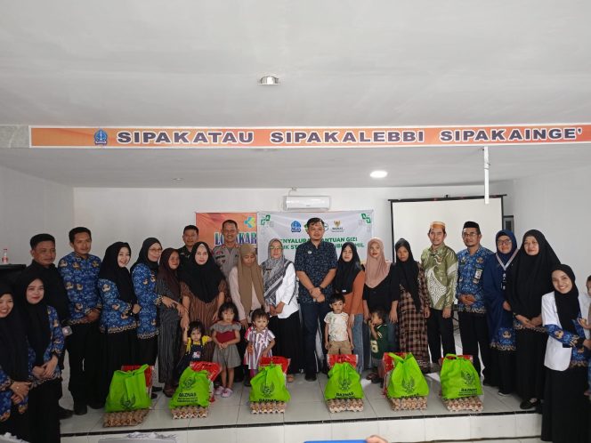 
 Kapolsek Awangpone Penyaluran Bantuan Gizi untuk Stunting dan Ibu Hamil di Awangpone