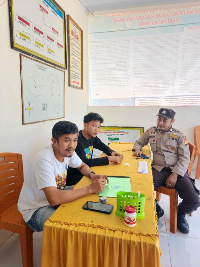 
 Polsek Mare Monitoring Musdes Pembentukan Panitia Pilkades PAW Desa Mattirowalie Berjalan Aman dan Kondusif